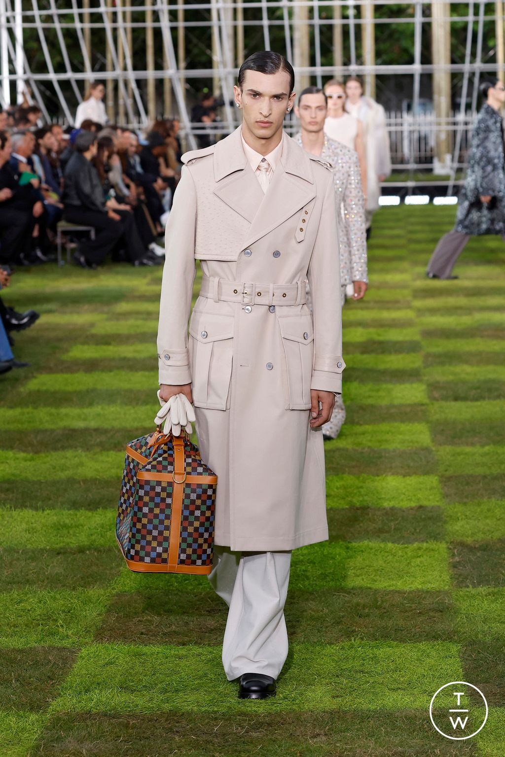 Fashion Week Paris Spring/Summer 2025 look 62 from the Louis Vuitton collection menswear
