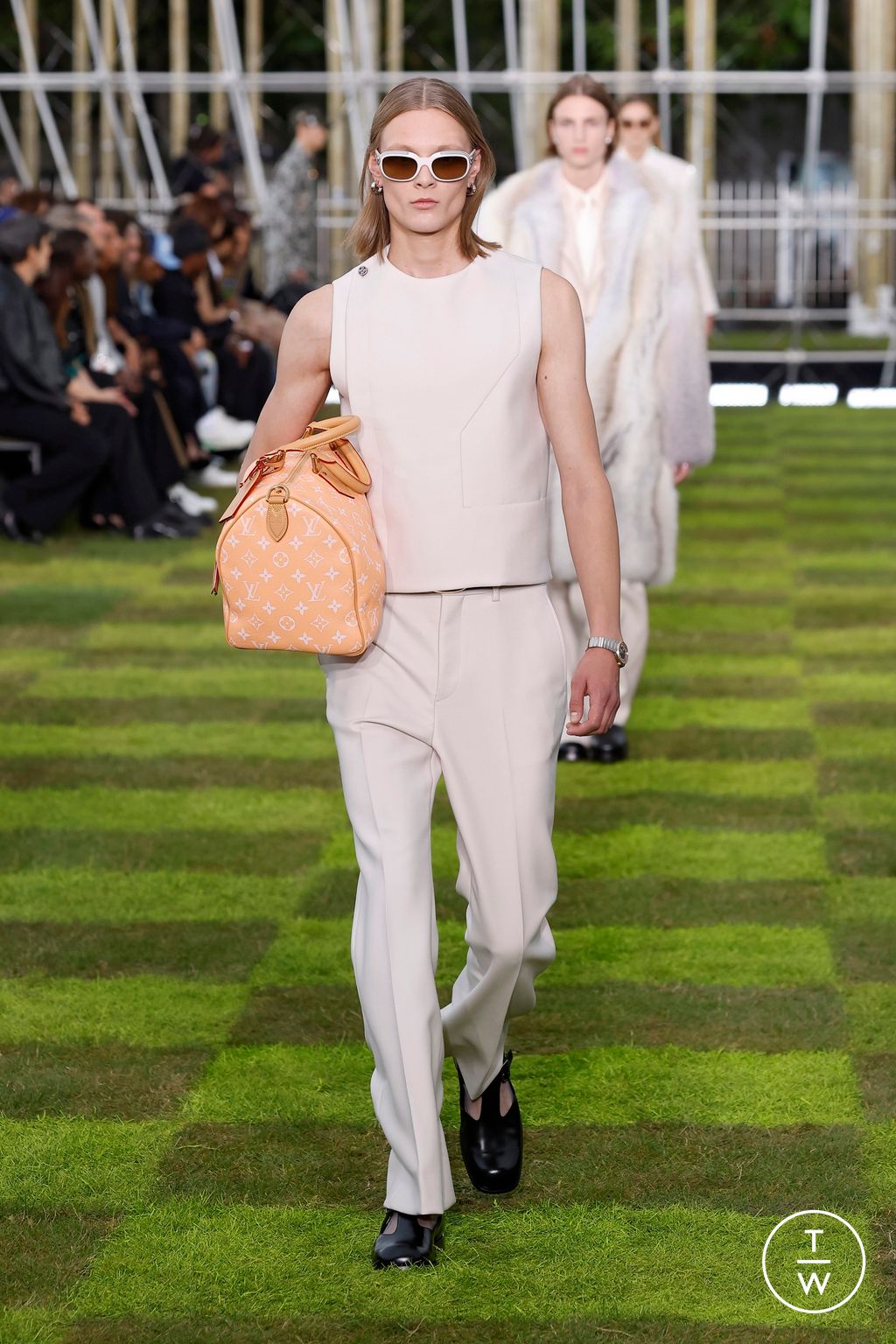 Fashion Week Paris Spring-Summer 2025 look 64 from the Louis Vuitton collection menswear