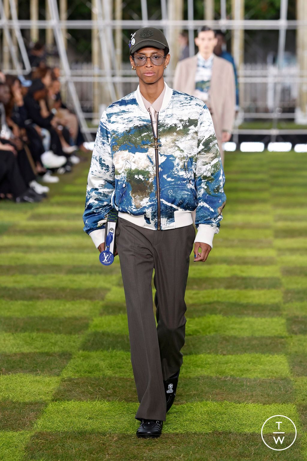 Fashion Week Paris Spring-Summer 2025 look 69 from the Louis Vuitton collection menswear