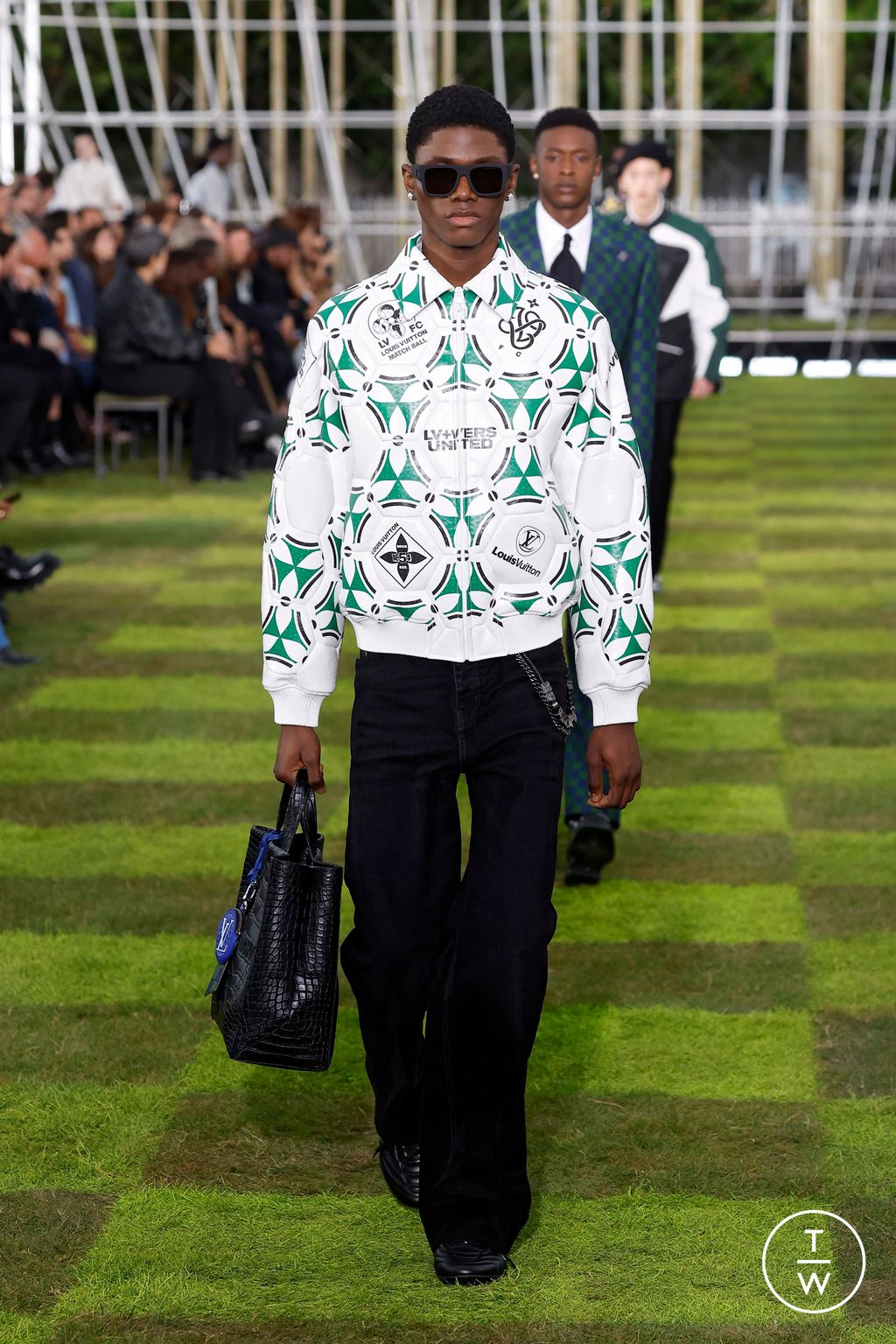 Fashion Week Paris Spring-Summer 2025 look 74 from the Louis Vuitton collection menswear