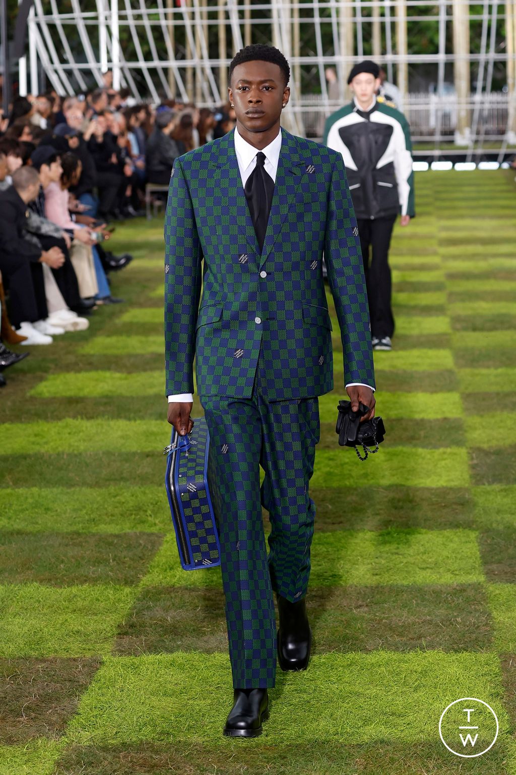 Fashion Week Paris Spring/Summer 2025 look 75 de la collection Louis Vuitton menswear