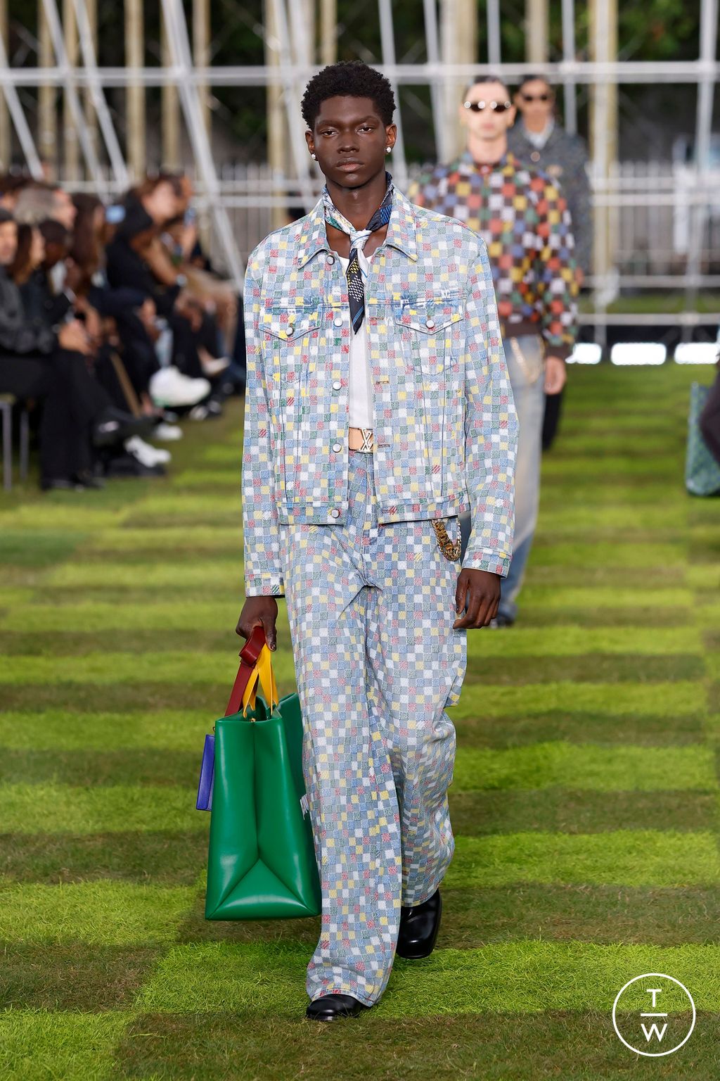 Fashion Week Paris Spring-Summer 2025 look 78 from the Louis Vuitton collection 男装