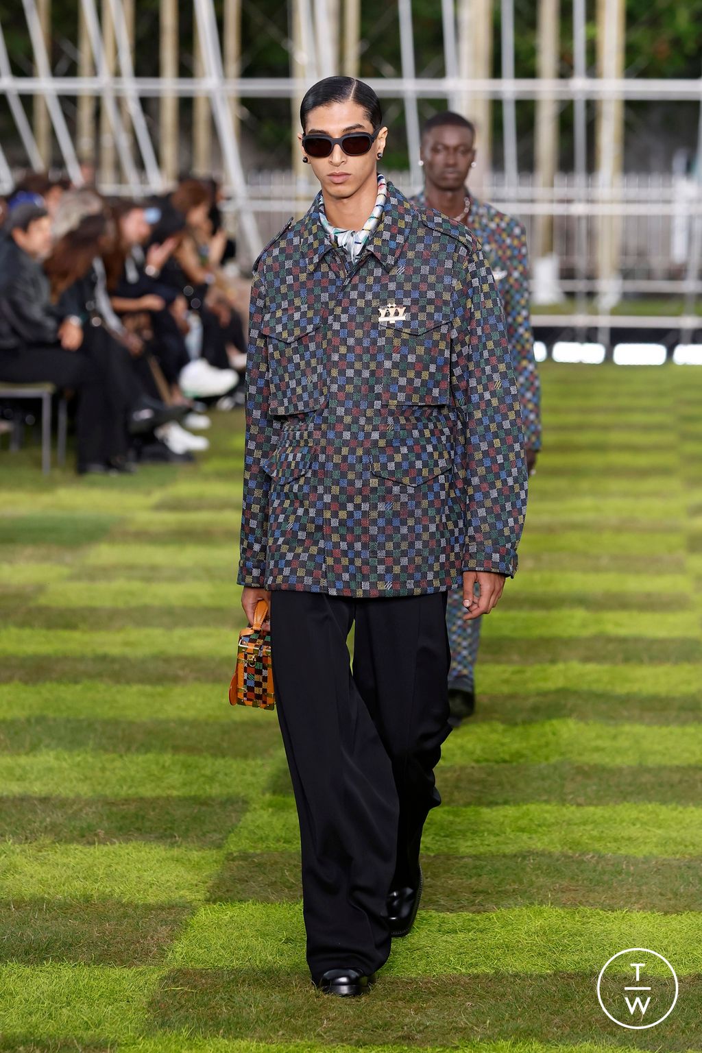 Fashion Week Paris Spring/Summer 2025 look 80 from the Louis Vuitton collection menswear