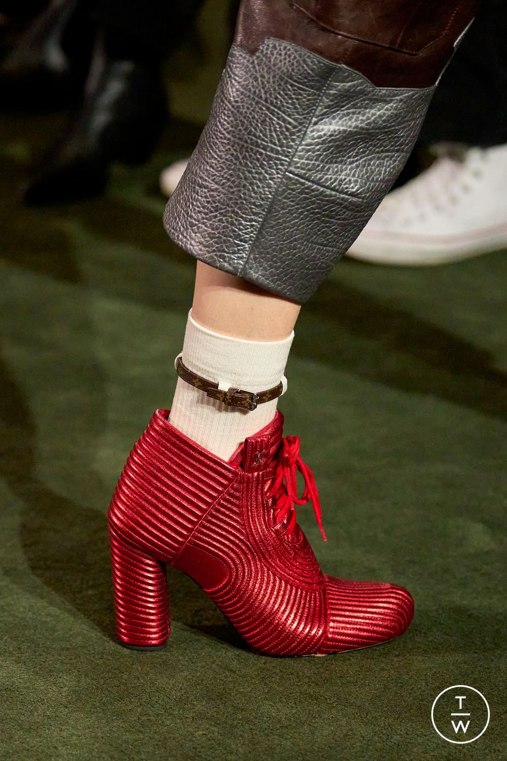 Fashion Week Paris Resort 2027 look 9 from the Louis Vuitton collection womenswear accessories