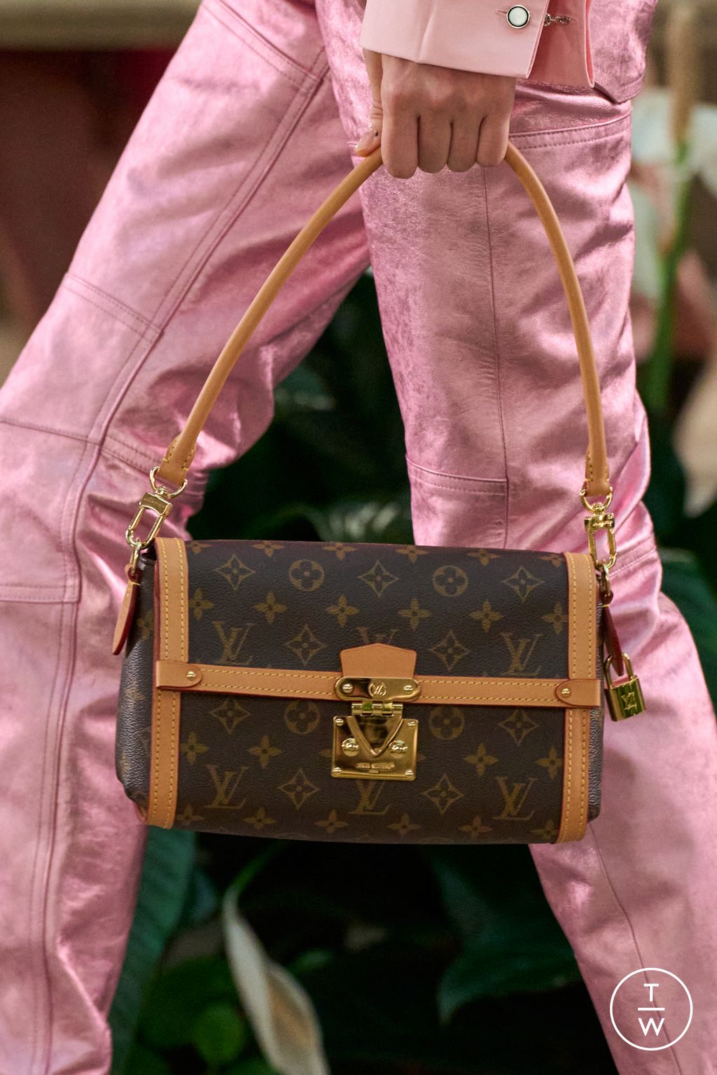 Fashion Week Paris Resort 2027 look 11 from the Louis Vuitton collection womenswear accessories