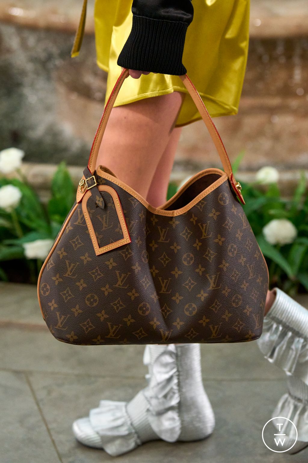 Fashion Week Paris Resort 2027 look 28 from the Louis Vuitton collection womenswear accessories