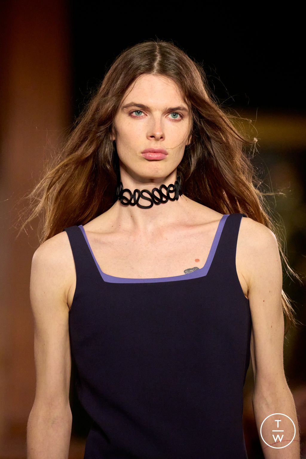 Fashion Week Paris Resort 2027 look 44 from the Louis Vuitton collection 女装配饰