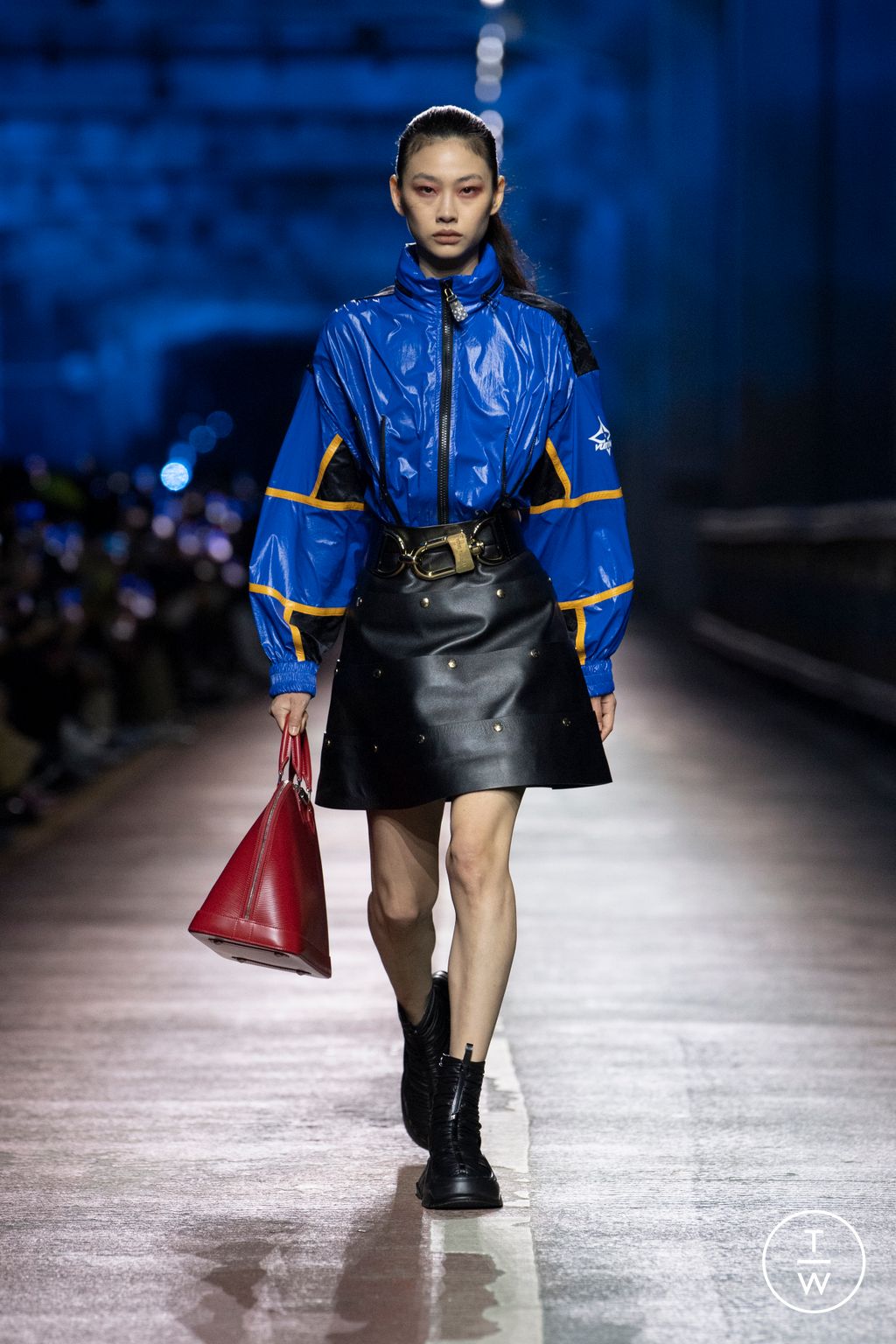 Fashion Week Paris Pre-Fall 2023 look 1 de la collection Louis Vuitton womenswear