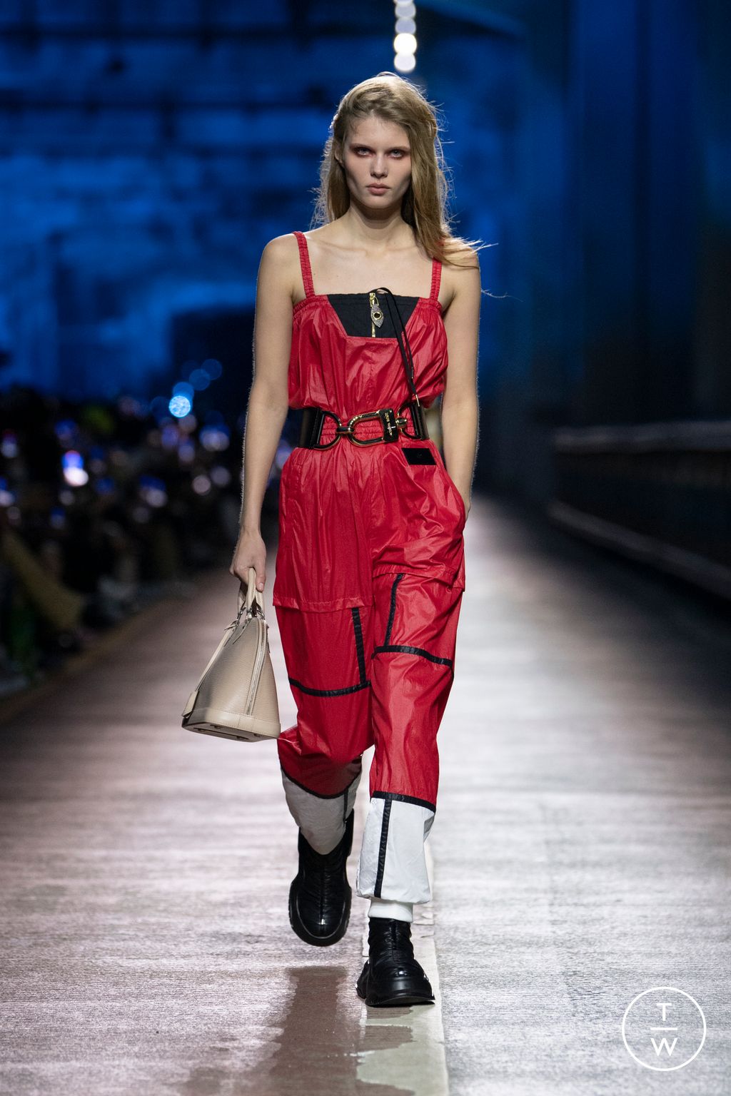 Fashion Week Paris Pre-Fall 2023 look 3 from the Louis Vuitton collection womenswear