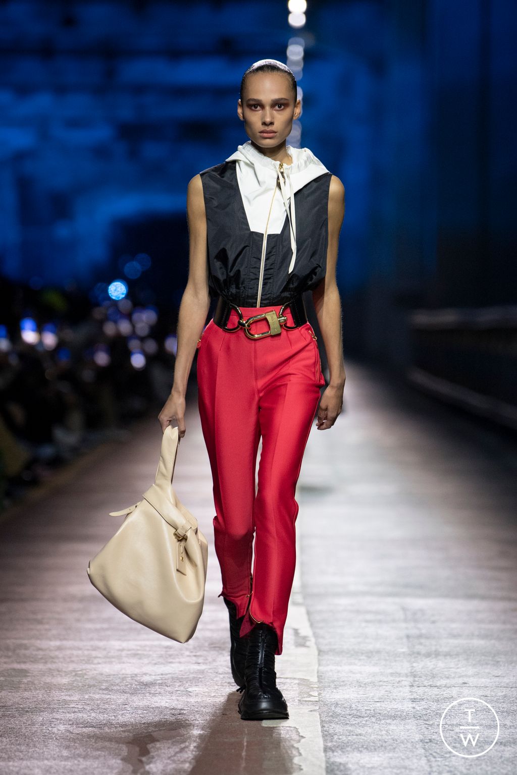 Fashion Week Paris Pre-Fall 2023 look 6 from the Louis Vuitton collection 女装