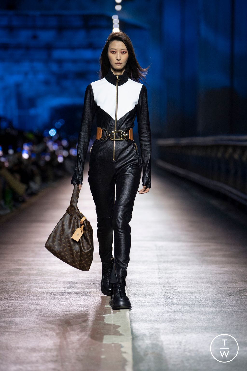 Fashion Week Paris Pre-Fall 2023 look 8 from the Louis Vuitton collection 女装