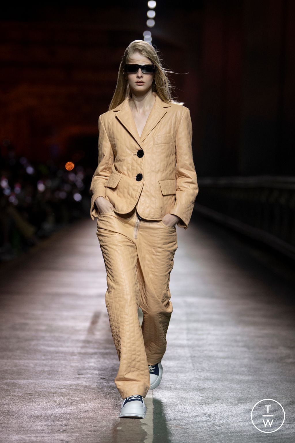 Fashion Week Paris Pre-Fall 2023 look 13 from the Louis Vuitton collection 女装