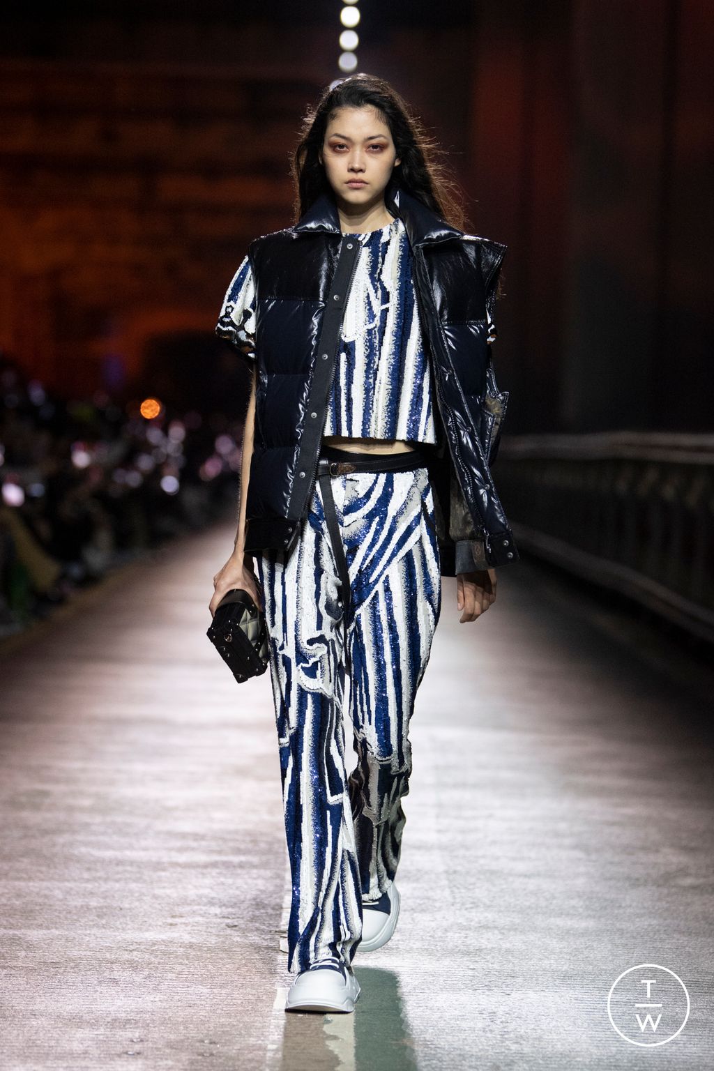 Fashion Week Paris Pre-Fall 2023 look 16 de la collection Louis Vuitton womenswear