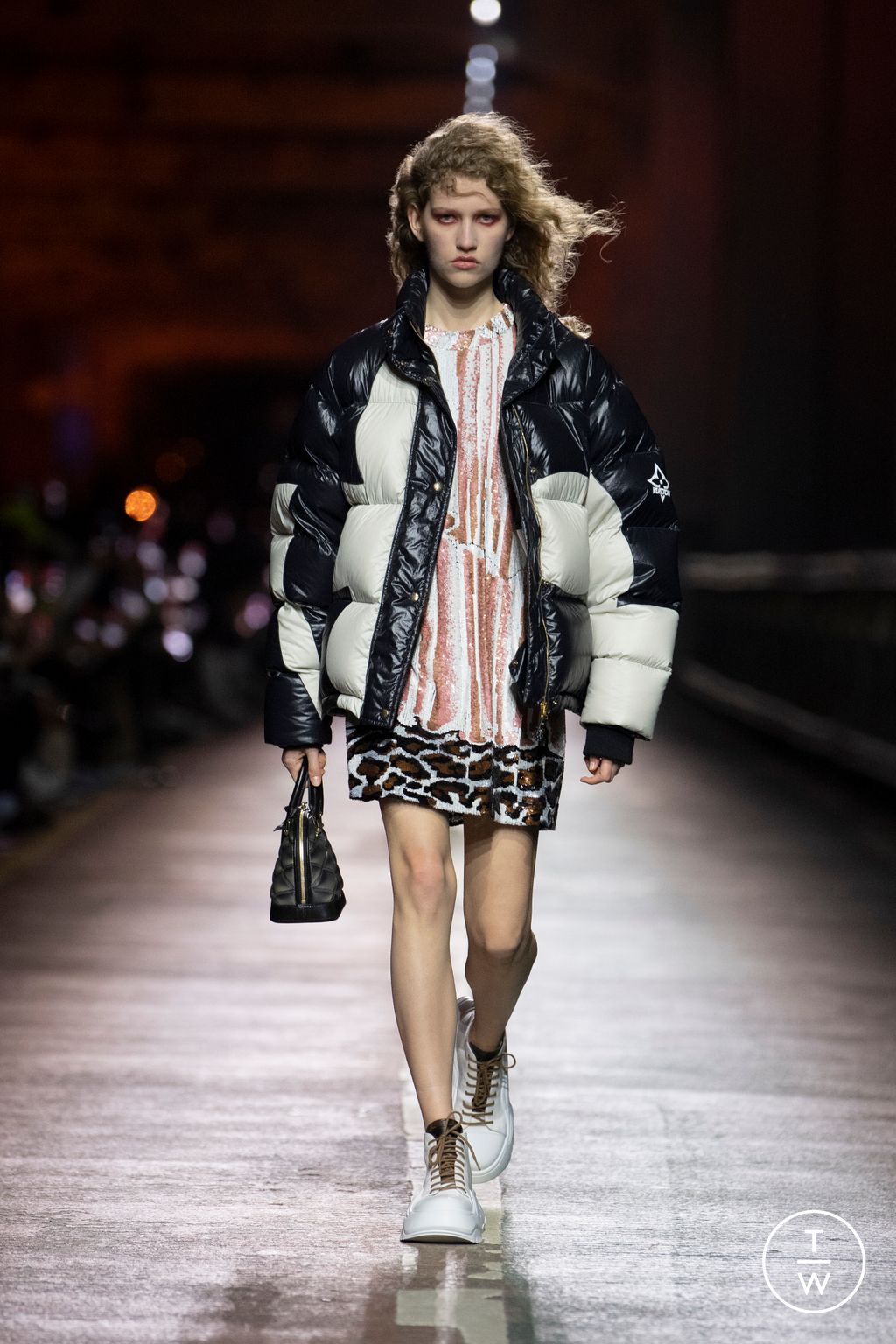 Fashion Week Paris Pre-Fall 2023 look 17 de la collection Louis Vuitton womenswear