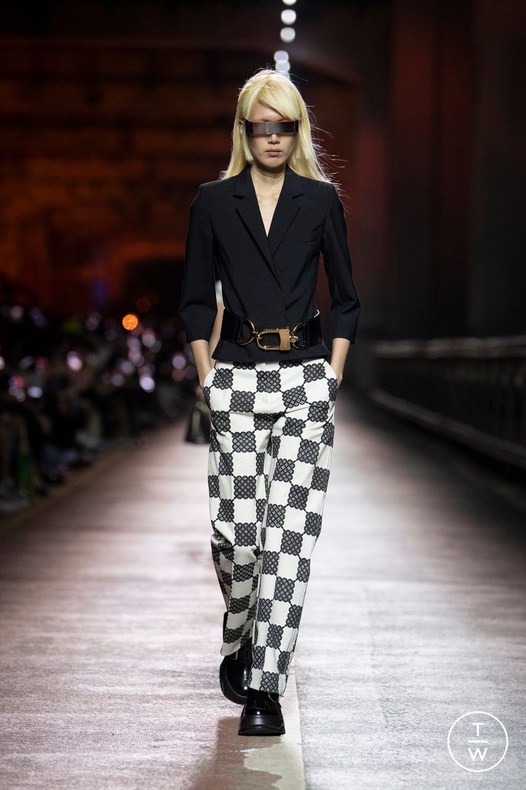 Fashion Week Paris Pre-Fall 2023 look 18 from the Louis Vuitton collection womenswear