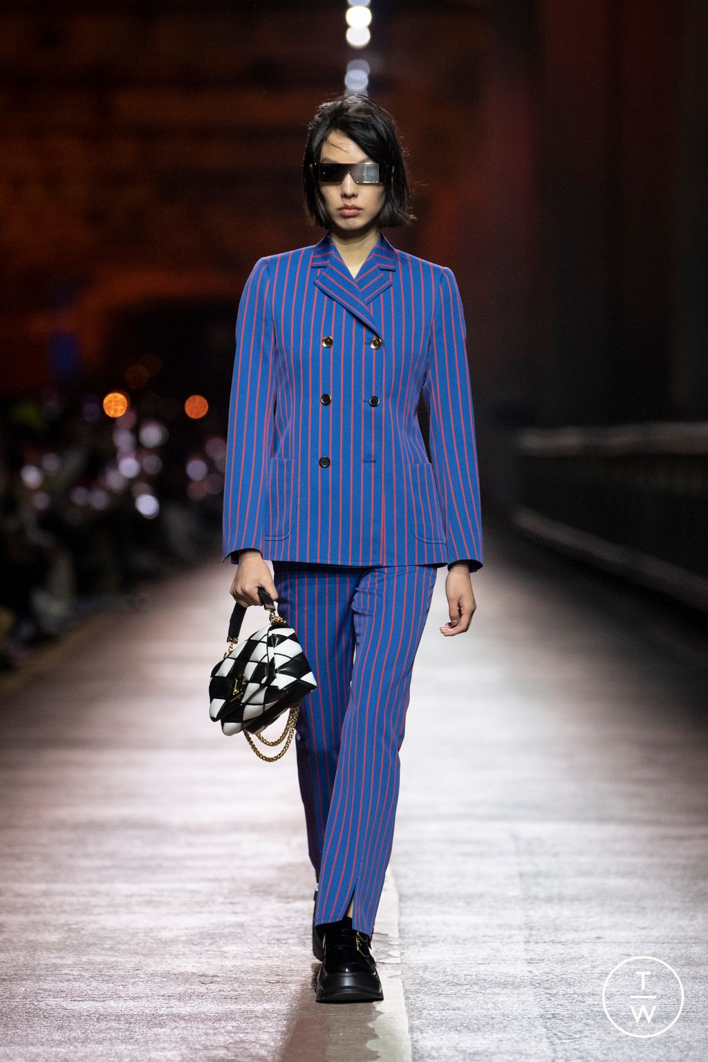 Fashion Week Paris Pre-Fall 2023 look 20 de la collection Louis Vuitton womenswear