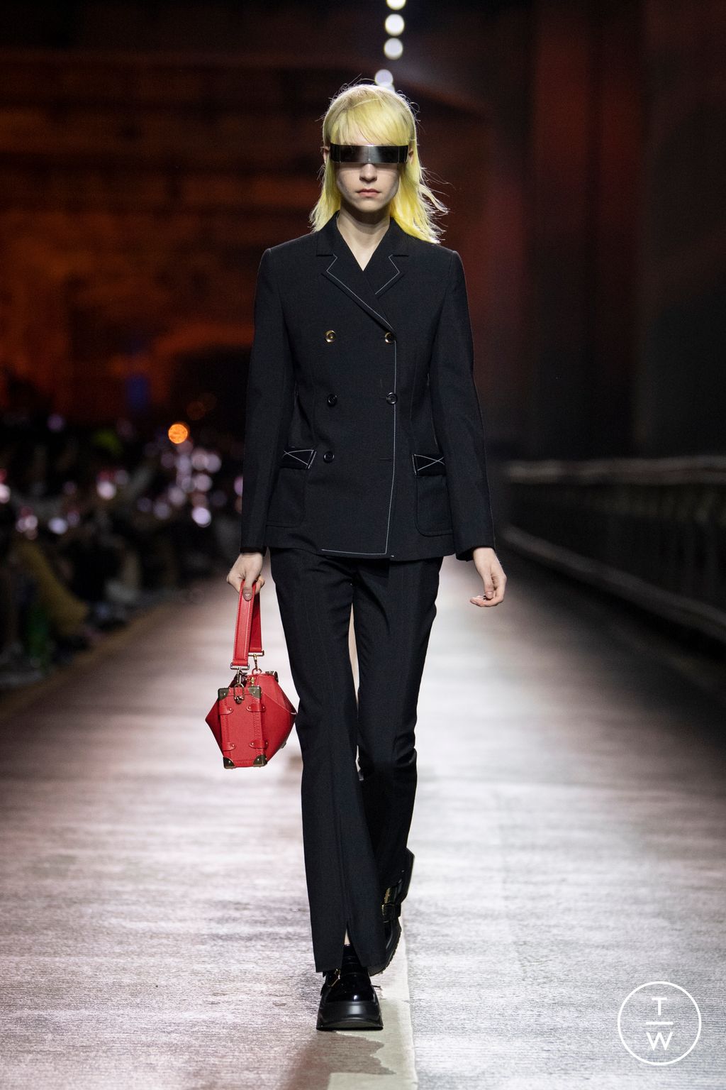 Fashion Week Paris Pre-Fall 2023 look 21 from the Louis Vuitton collection womenswear