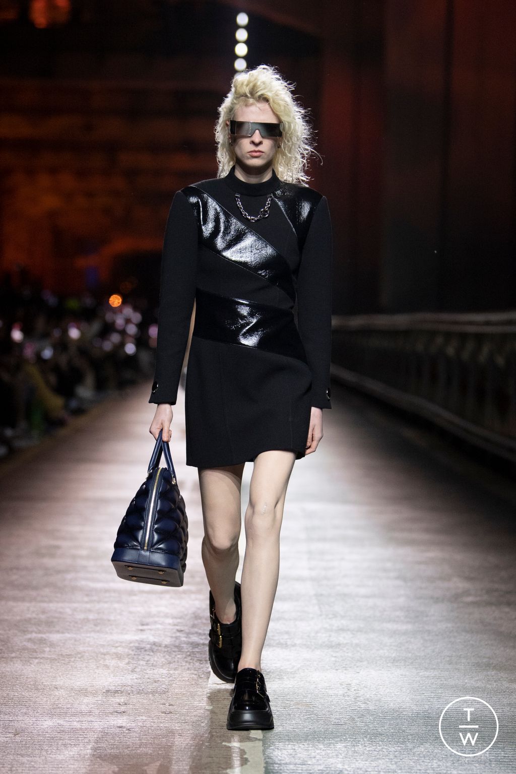 Fashion Week Paris Pre-Fall 2023 look 22 from the Louis Vuitton collection womenswear