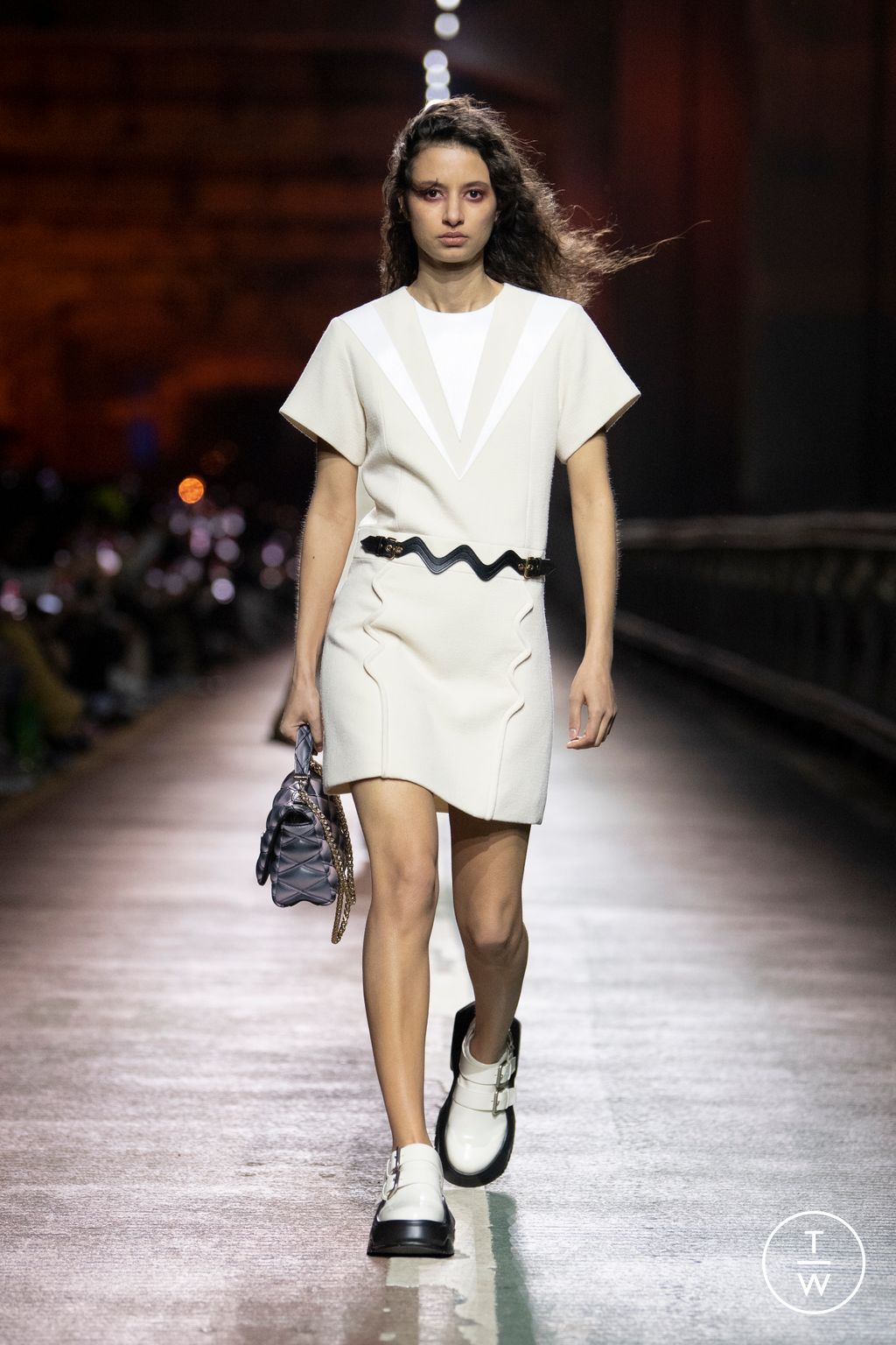 Fashion Week Paris Pre-Fall 2023 look 23 de la collection Louis Vuitton womenswear