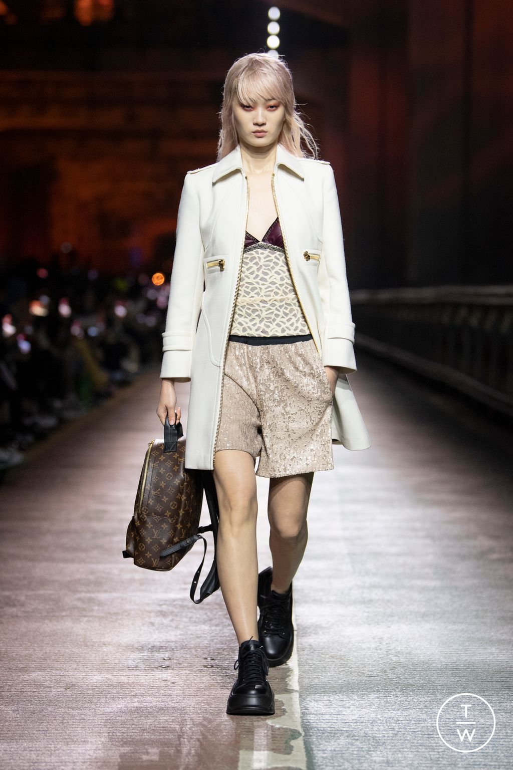 Fashion Week Paris Pre-Fall 2023 look 24 de la collection Louis Vuitton womenswear