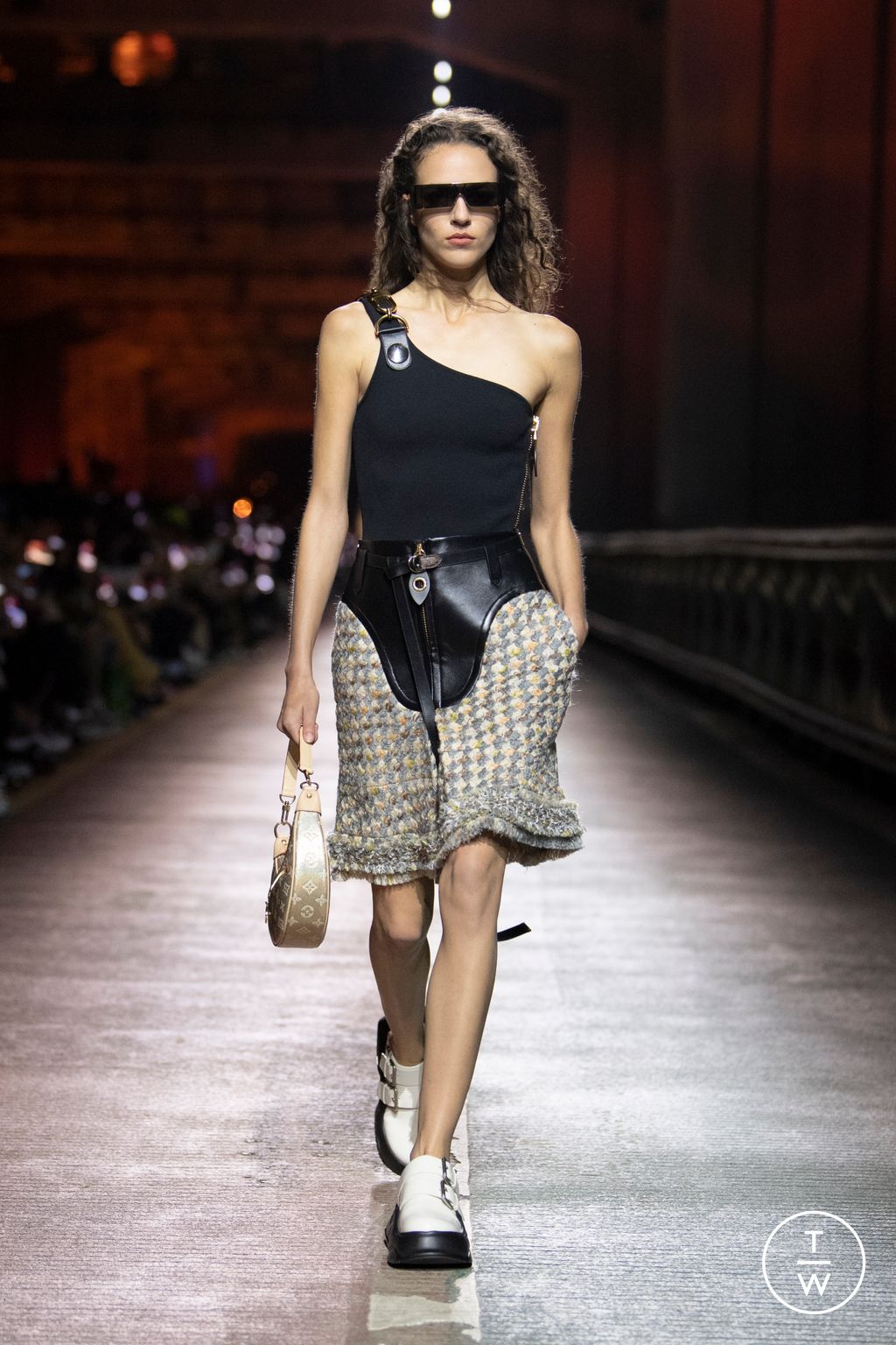 Fashion Week Paris Pre-Fall 2023 look 27 from the Louis Vuitton collection 女装