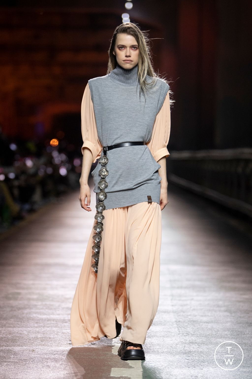 Fashion Week Paris Pre-Fall 2023 look 32 from the Louis Vuitton collection 女装
