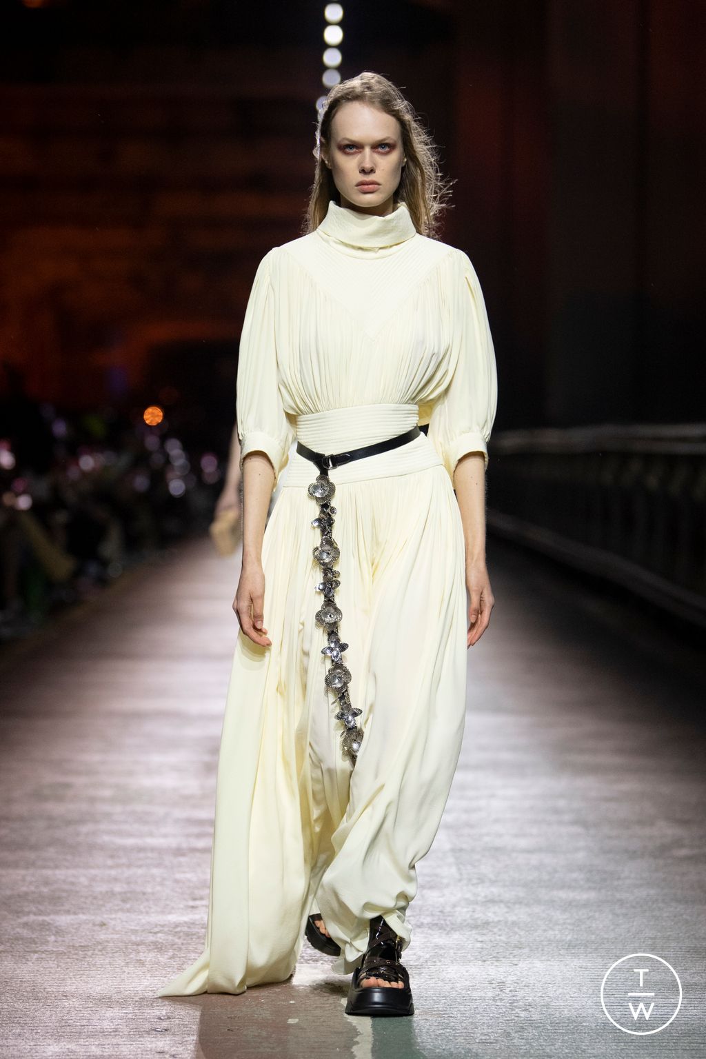 Fashion Week Paris Pre-Fall 2023 look 35 de la collection Louis Vuitton womenswear