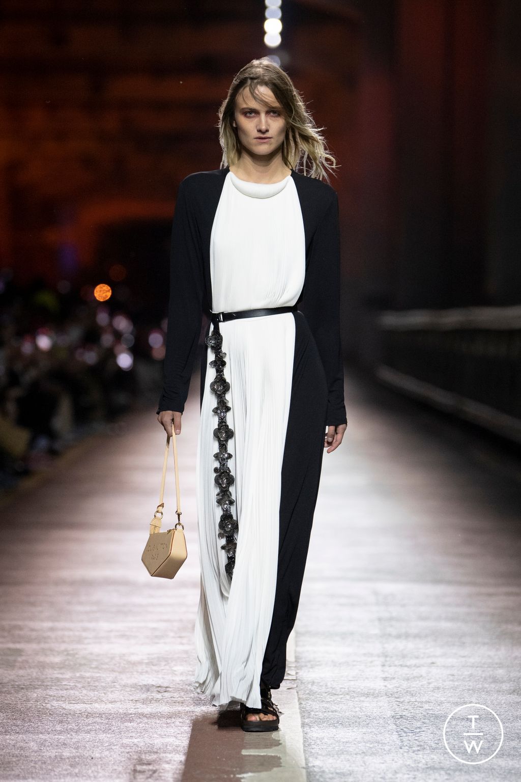 Fashion Week Paris Pre-Fall 2023 look 37 from the Louis Vuitton collection womenswear