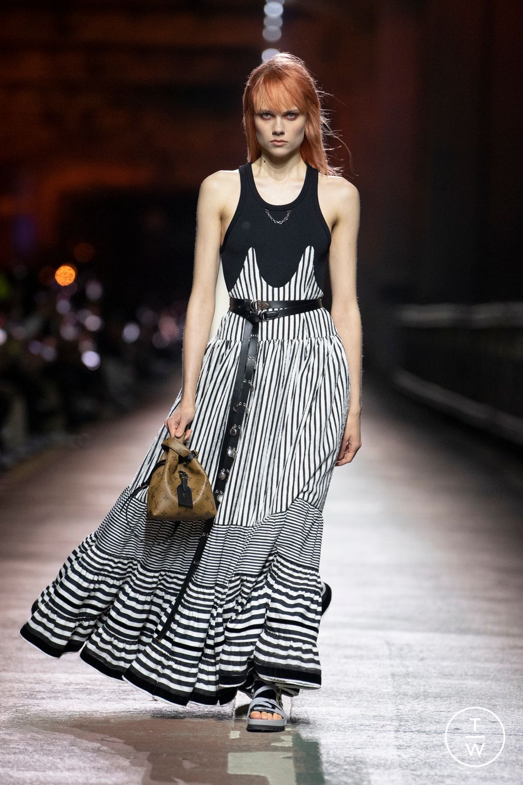 Fashion Week Paris Pre-Fall 2023 look 39 from the Louis Vuitton collection 女装