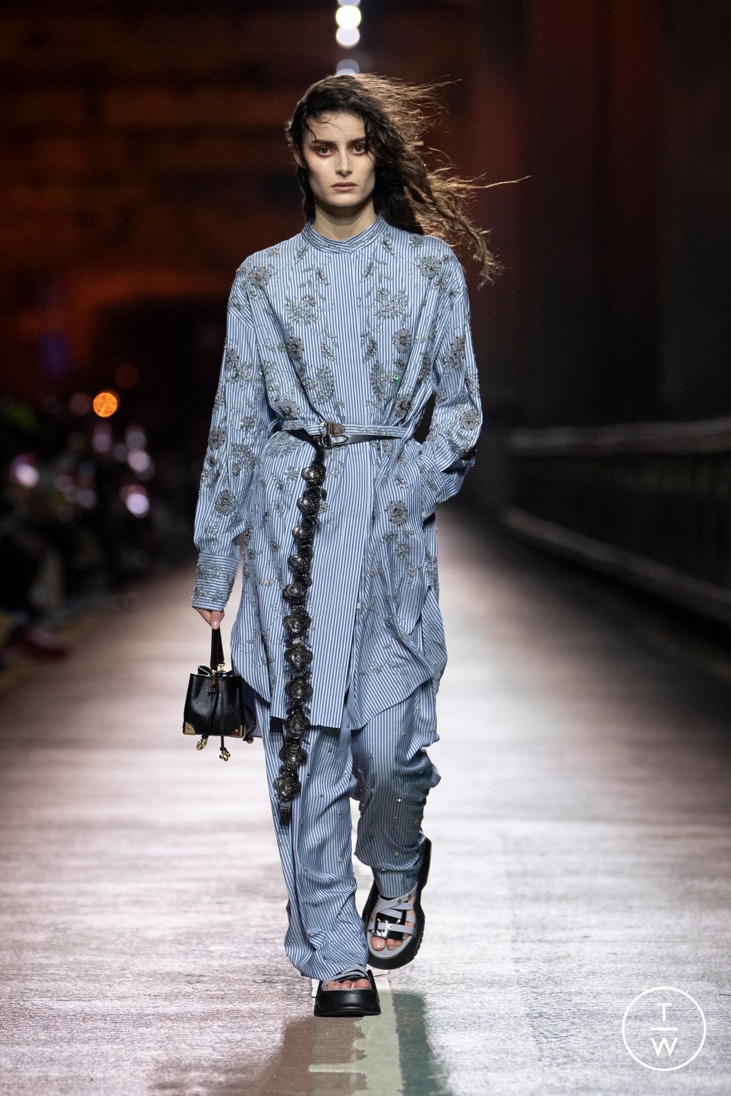 Fashion Week Paris Pre-Fall 2023 look 44 from the Louis Vuitton collection 女装