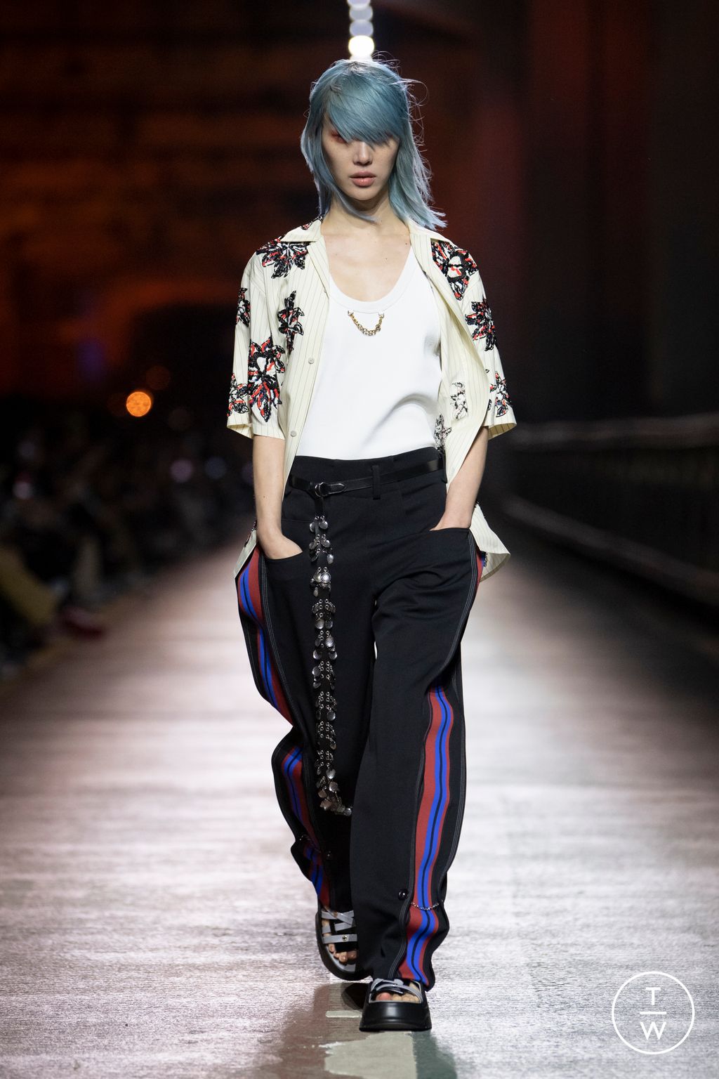 Fashion Week Paris Pre-Fall 2023 look 46 from the Louis Vuitton collection 女装
