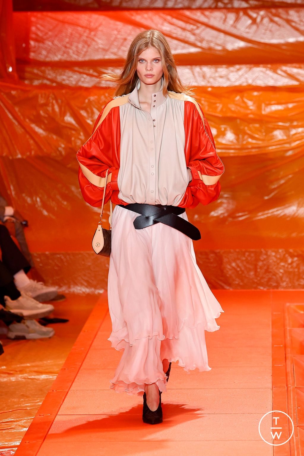 Fashion Week Paris Spring/Summer 2024 look 1 from the Louis Vuitton collection 女装