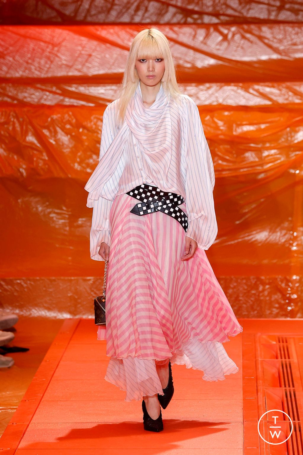 Fashion Week Paris Spring/Summer 2024 look 6 from the Louis Vuitton collection womenswear