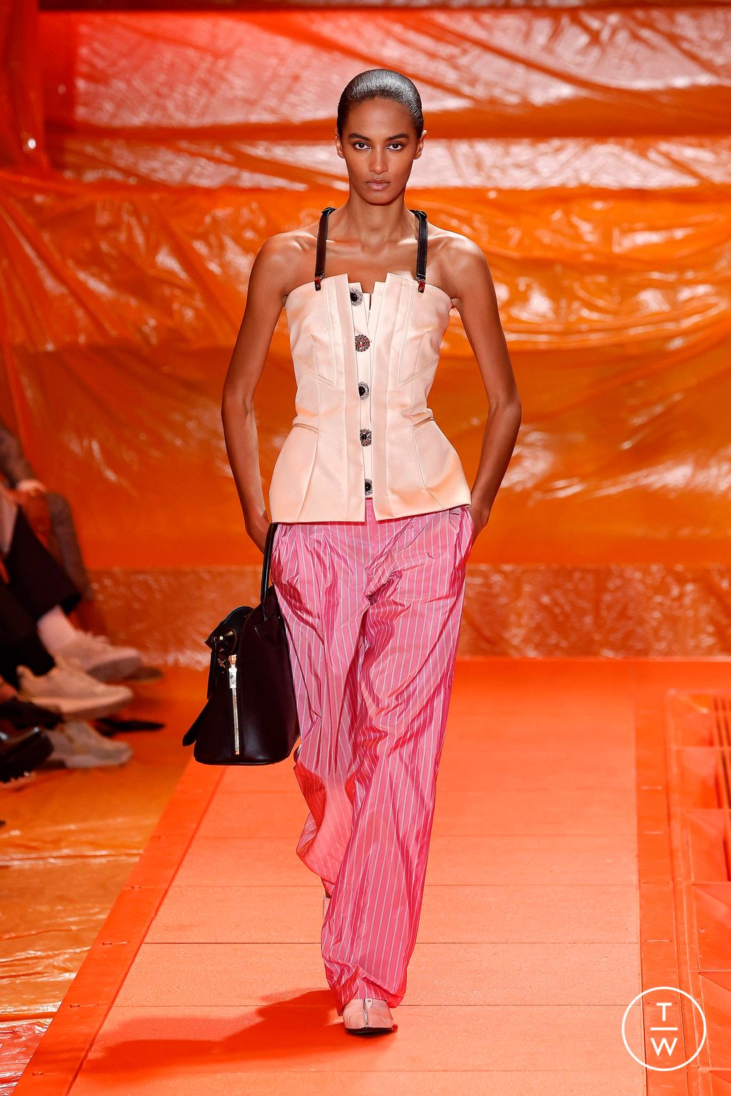Fashion Week Paris Spring/Summer 2024 look 12 de la collection Louis Vuitton womenswear