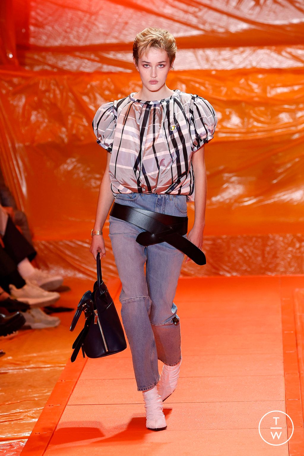 Fashion Week Paris Spring/Summer 2024 look 14 from the Louis Vuitton collection 女装