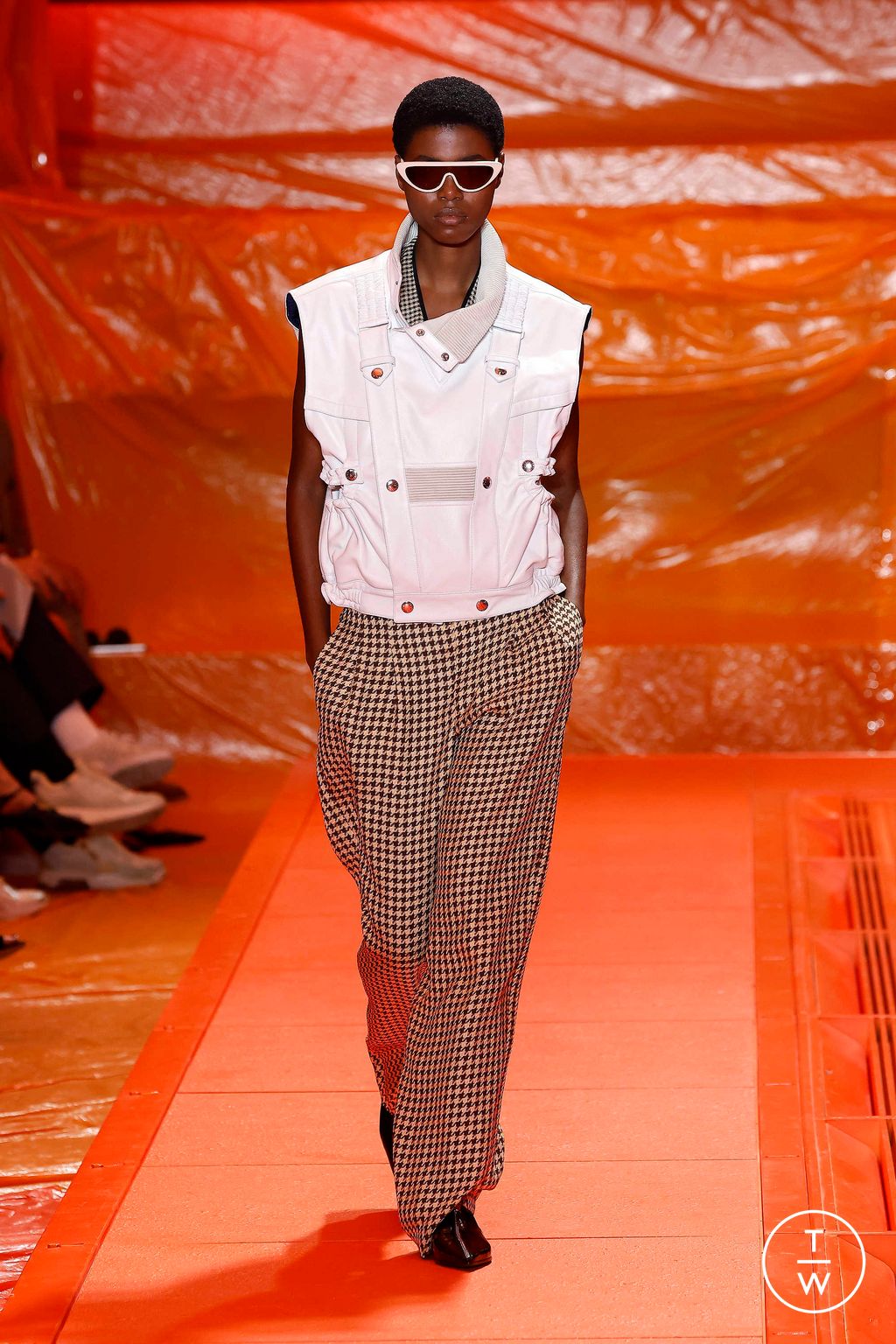 Fashion Week Paris Spring/Summer 2024 look 32 from the Louis Vuitton collection 女装