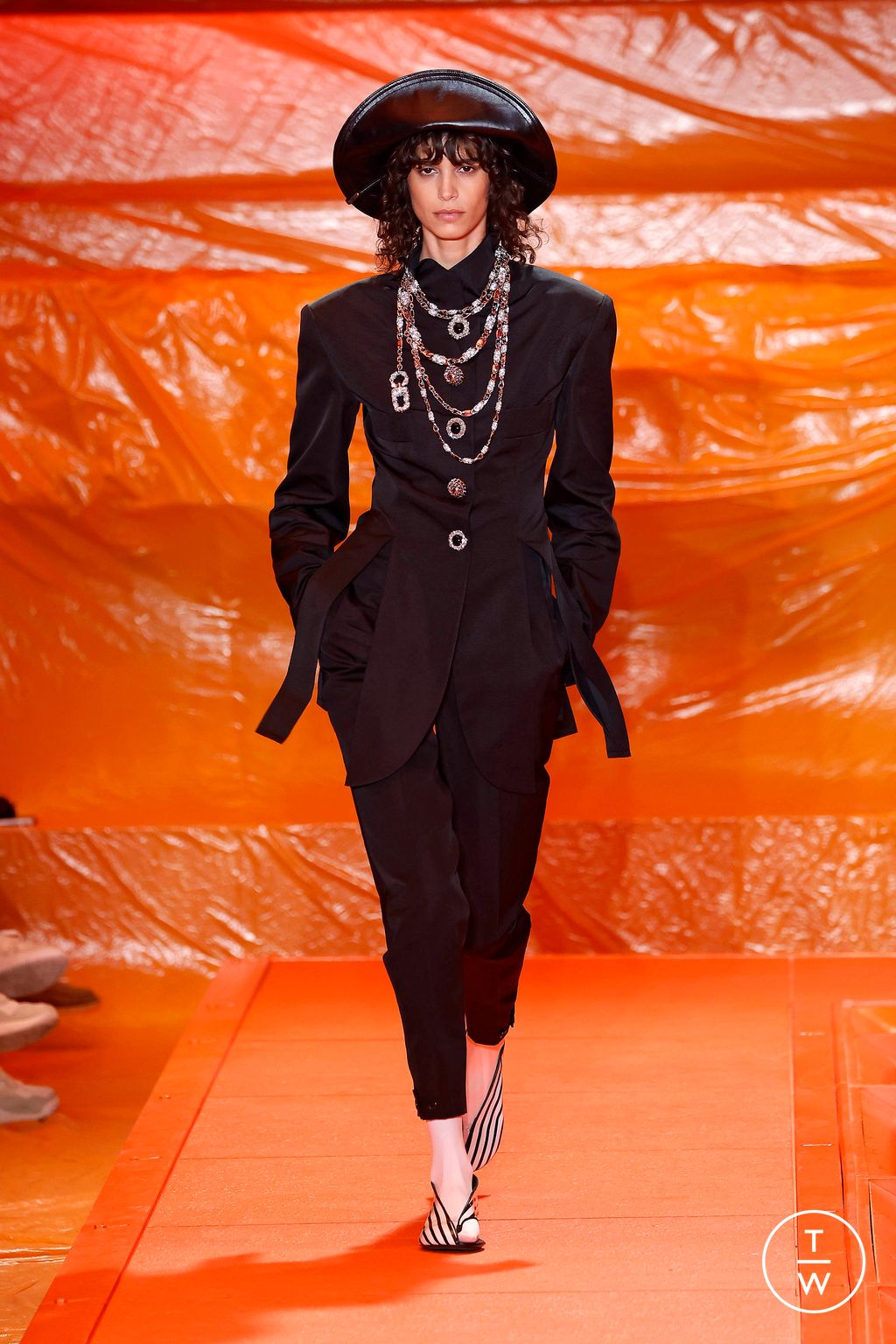 Fashion Week Paris Spring/Summer 2024 look 38 from the Louis Vuitton collection 女装