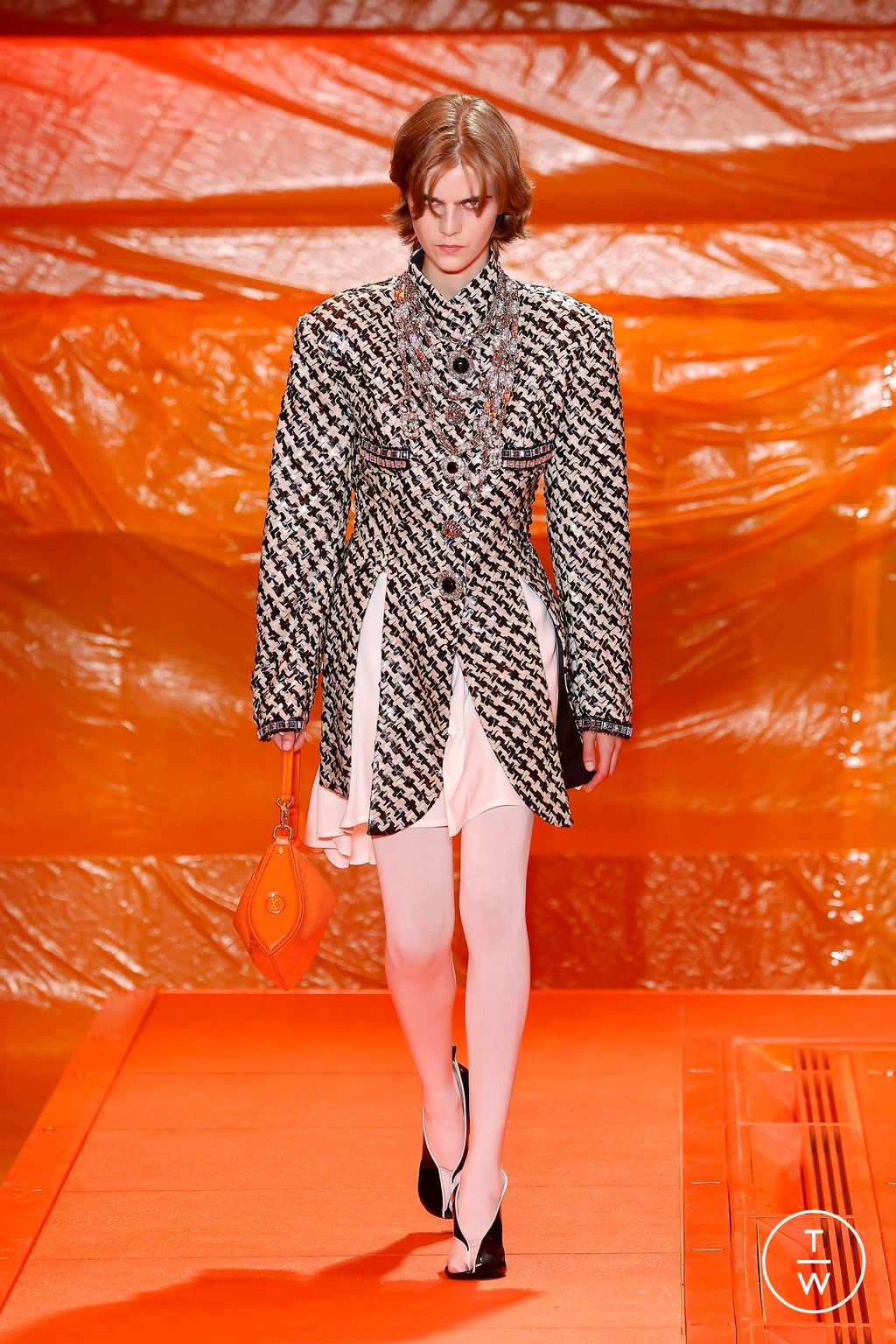 Fashion Week Paris Spring/Summer 2024 look 43 from the Louis Vuitton collection 女装