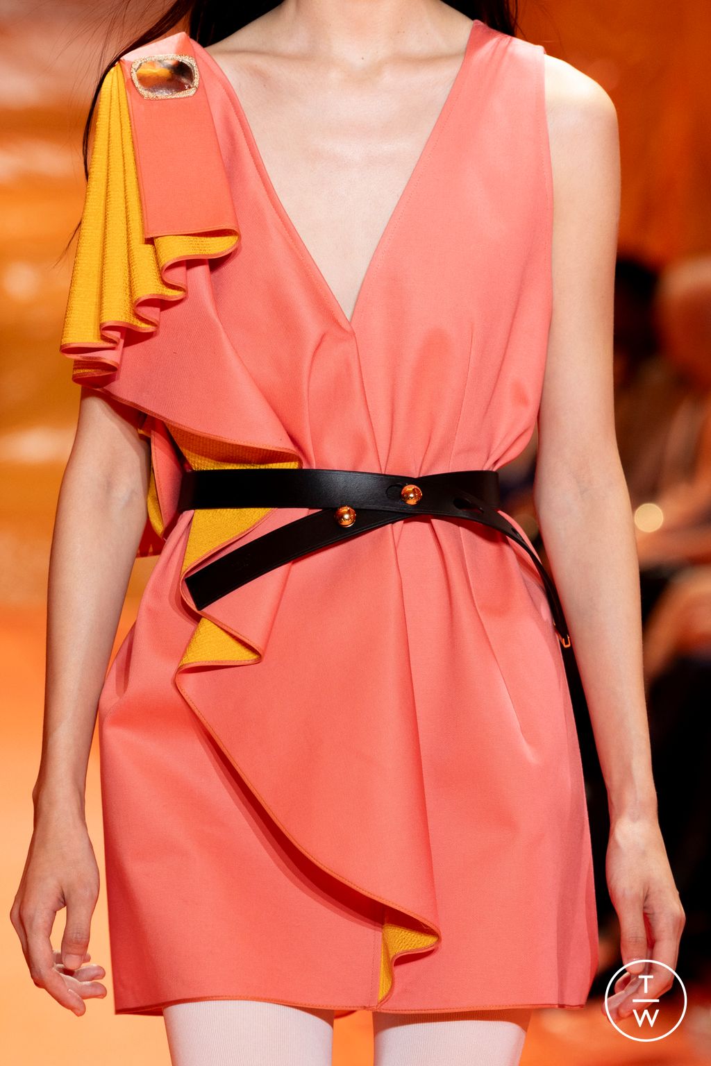 Fashion Week Paris Spring/Summer 2024 look 54 de la collection Louis Vuitton womenswear accessories