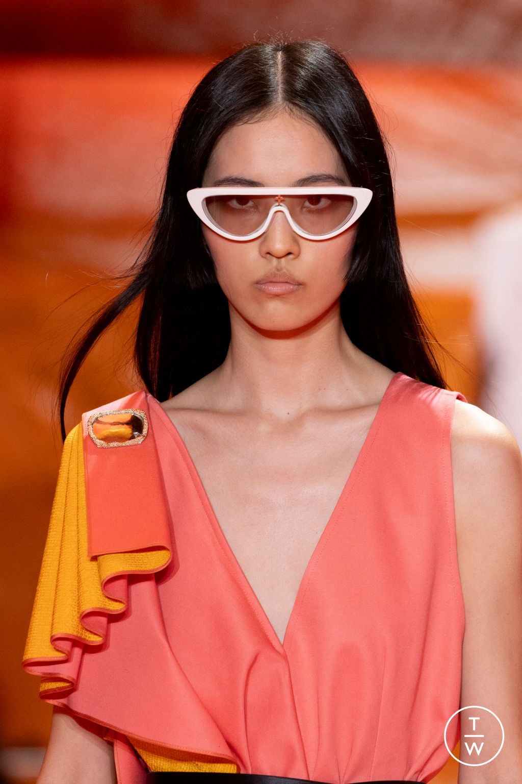Fashion Week Paris Spring/Summer 2024 look 60 from the Louis Vuitton collection 女装配饰