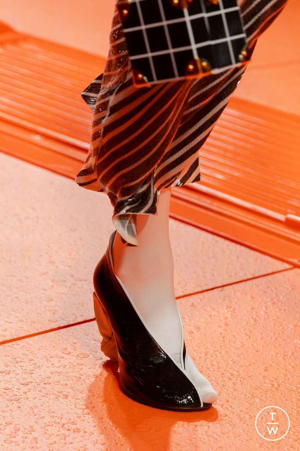 Fashion Week Paris Spring/Summer 2024 look 47 from the Louis Vuitton collection womenswear accessories