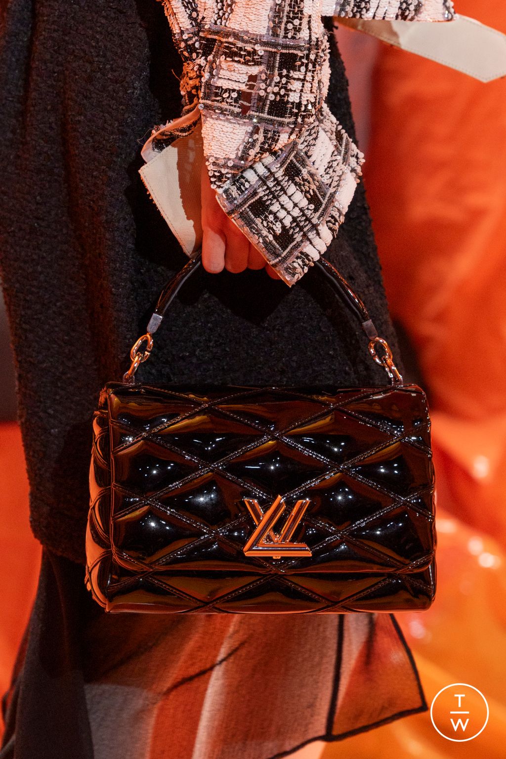 Fashion Week Paris Spring/Summer 2024 look 18 from the Louis Vuitton collection womenswear accessories