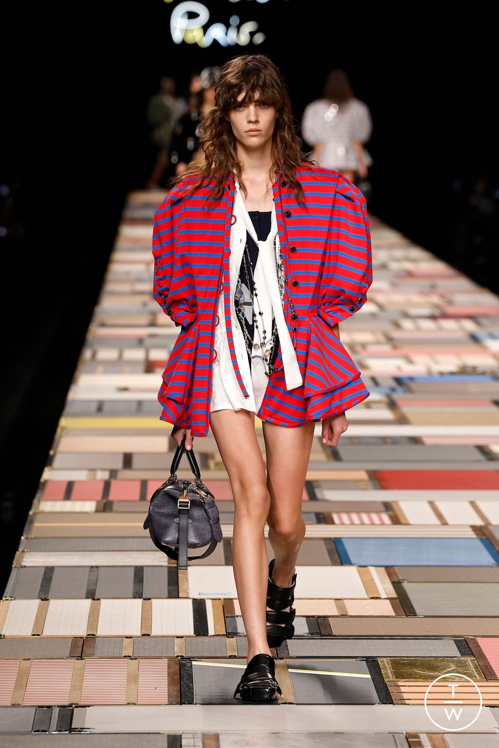 Fashion Week Paris Spring/Summer 2025 look 2 from the Louis Vuitton collection womenswear