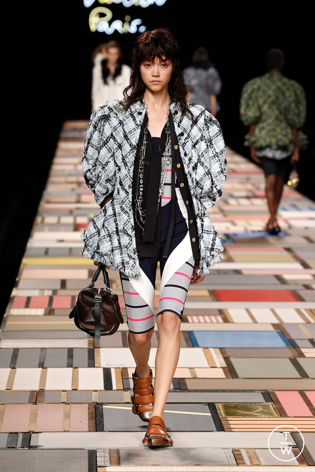 Fashion Week Paris Spring/Summer 2025 look 6 de la collection Louis Vuitton womenswear