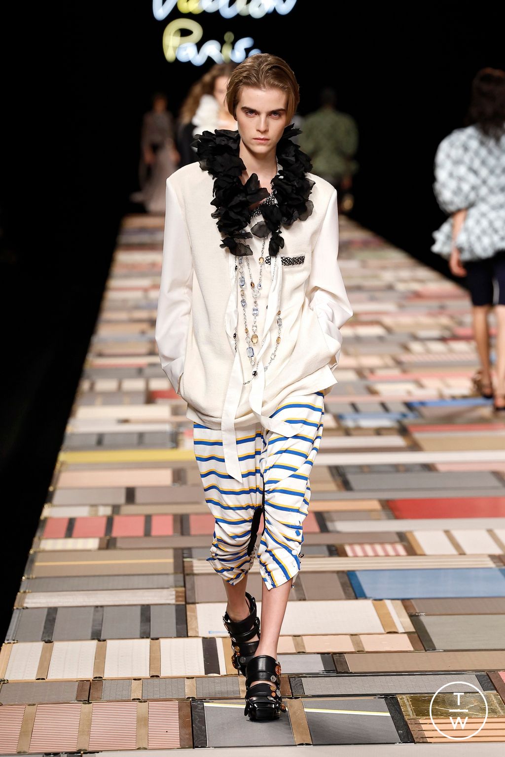 Fashion Week Paris Spring/Summer 2025 look 7 from the Louis Vuitton collection womenswear