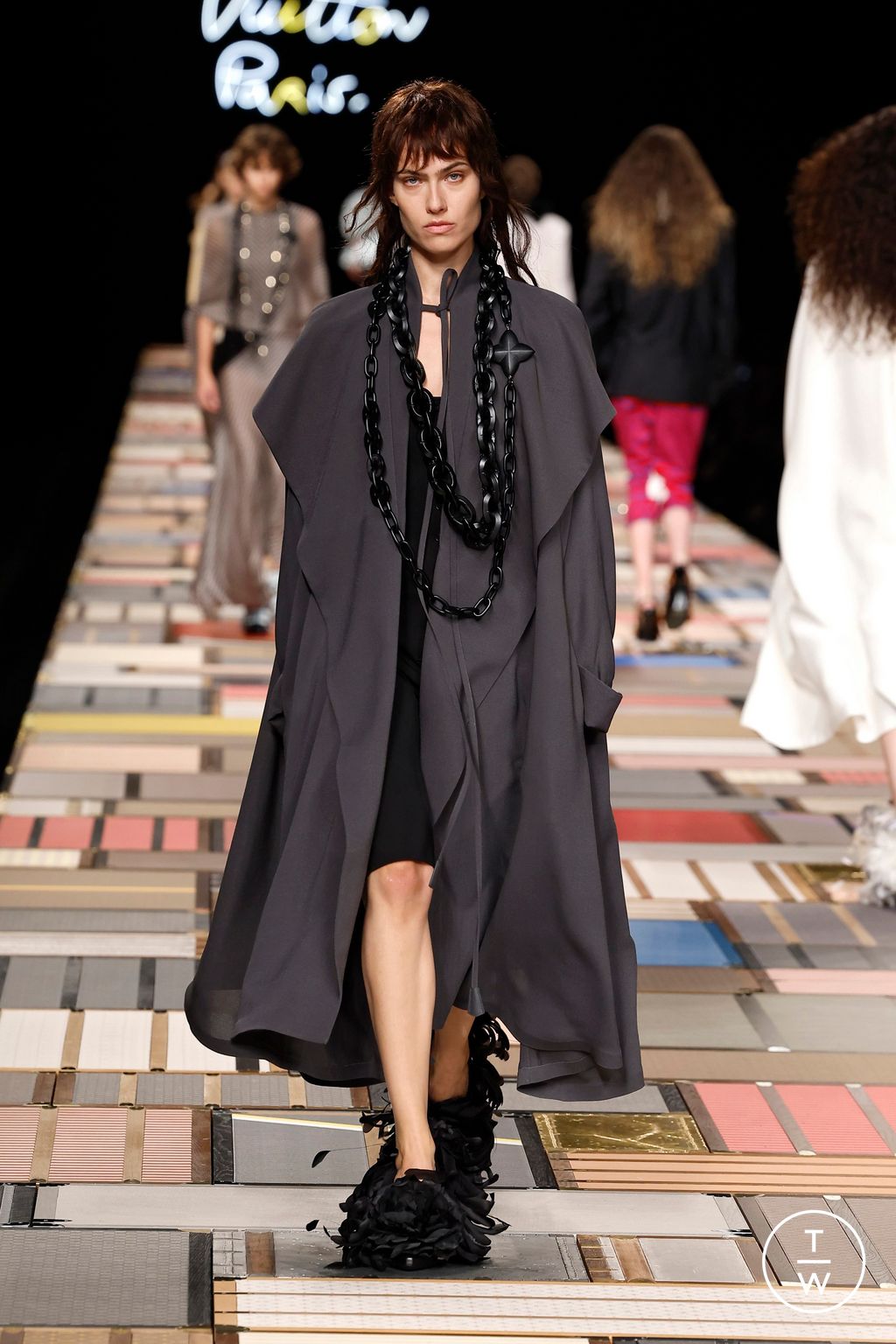 Fashion Week Paris Spring/Summer 2025 look 10 de la collection Louis Vuitton womenswear