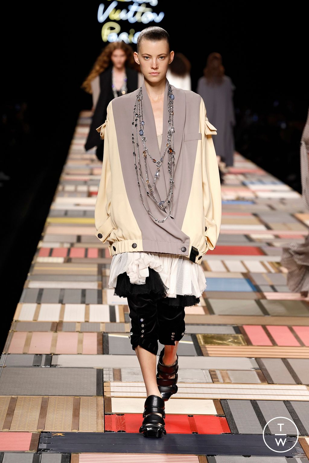 Fashion Week Paris Spring-Summer 2025 look 12 from the Louis Vuitton collection womenswear