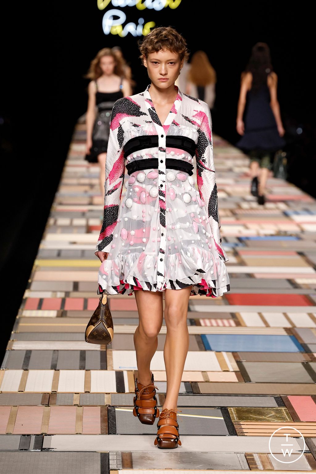 Fashion Week Paris Spring/Summer 2025 look 16 from the Louis Vuitton collection womenswear