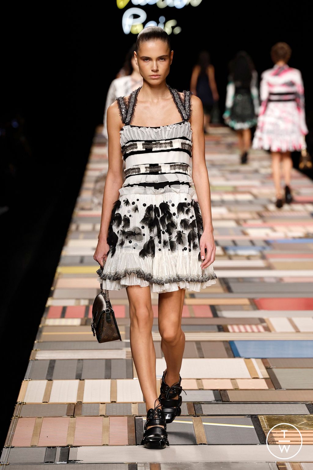 Fashion Week Paris Spring-Summer 2025 look 18 from the Louis Vuitton collection womenswear