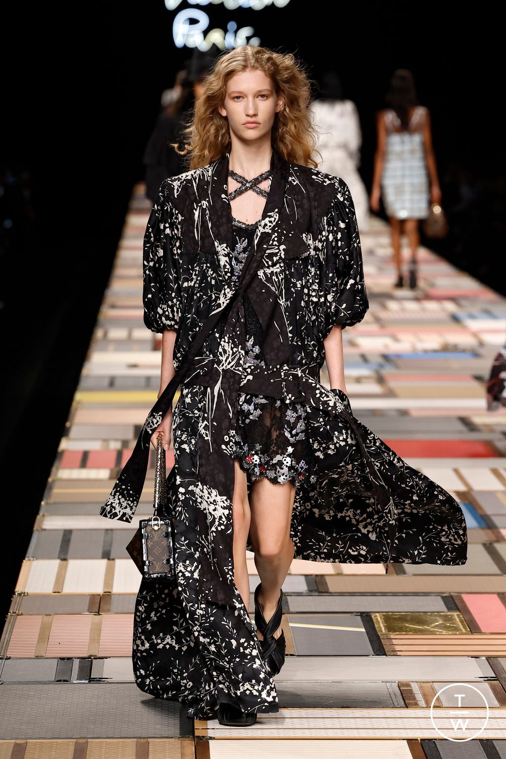 Fashion Week Paris Spring/Summer 2025 look 22 from the Louis Vuitton collection womenswear